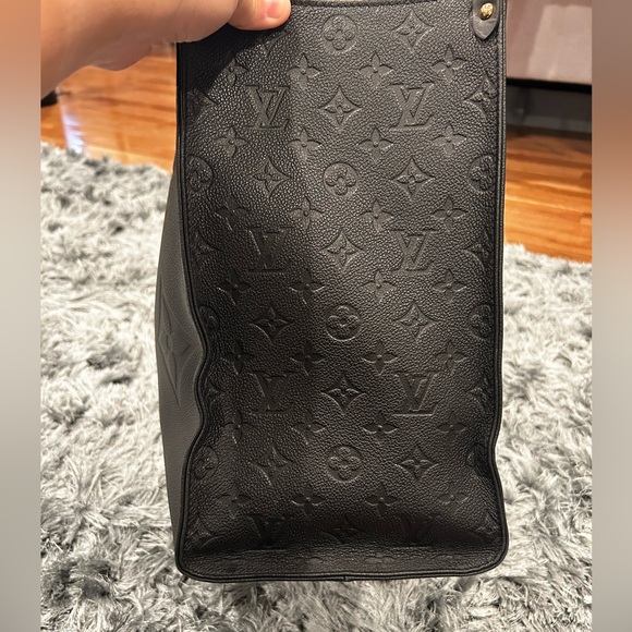 EUC Louis Vuitton ON THE GO GM BLACK travel bag - Picture 5 of 16